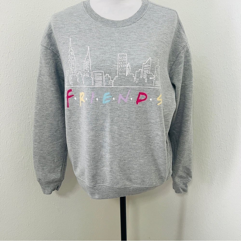 FRIENDS Women’s Medium Heather Gray Crewneck Graphic Sweatshirt EUC TV Show EUC
